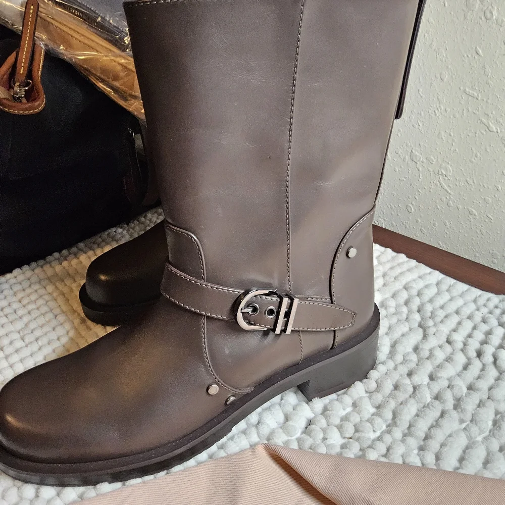 Stuart Weitzman womens 6.5 maverick pull on boots